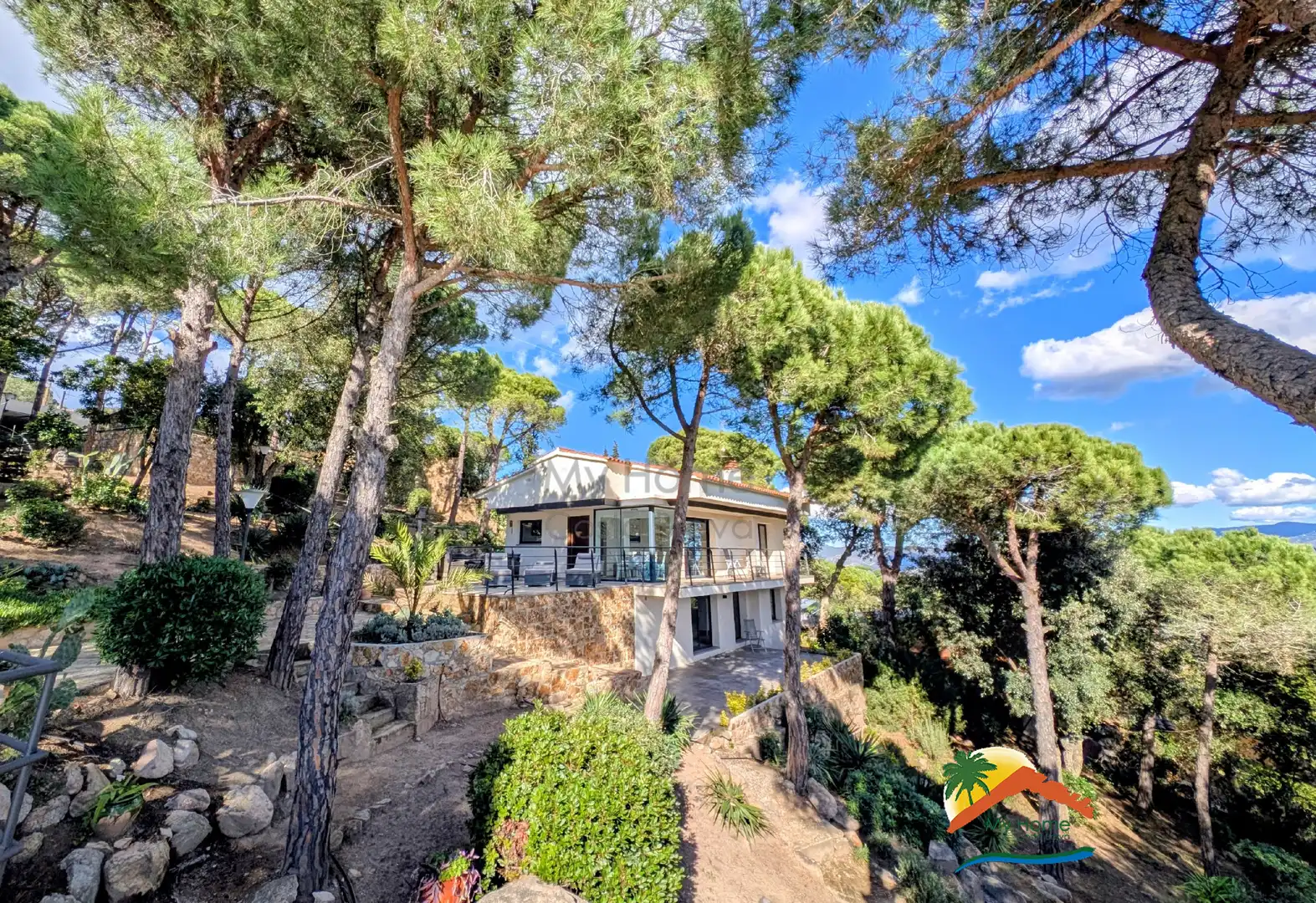 Casa amb piscina en venda a Serra Brava