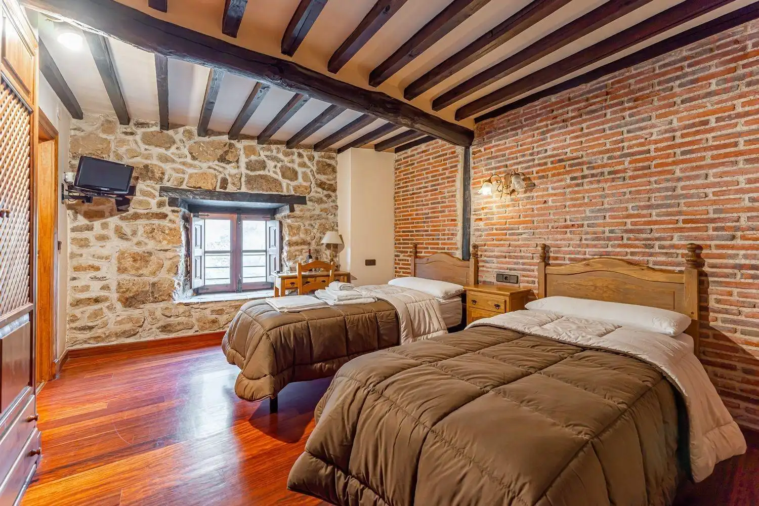 Dormitori de Finca rústica en venda en Candelario amb Calefacció, Jardí privat i Terrassa