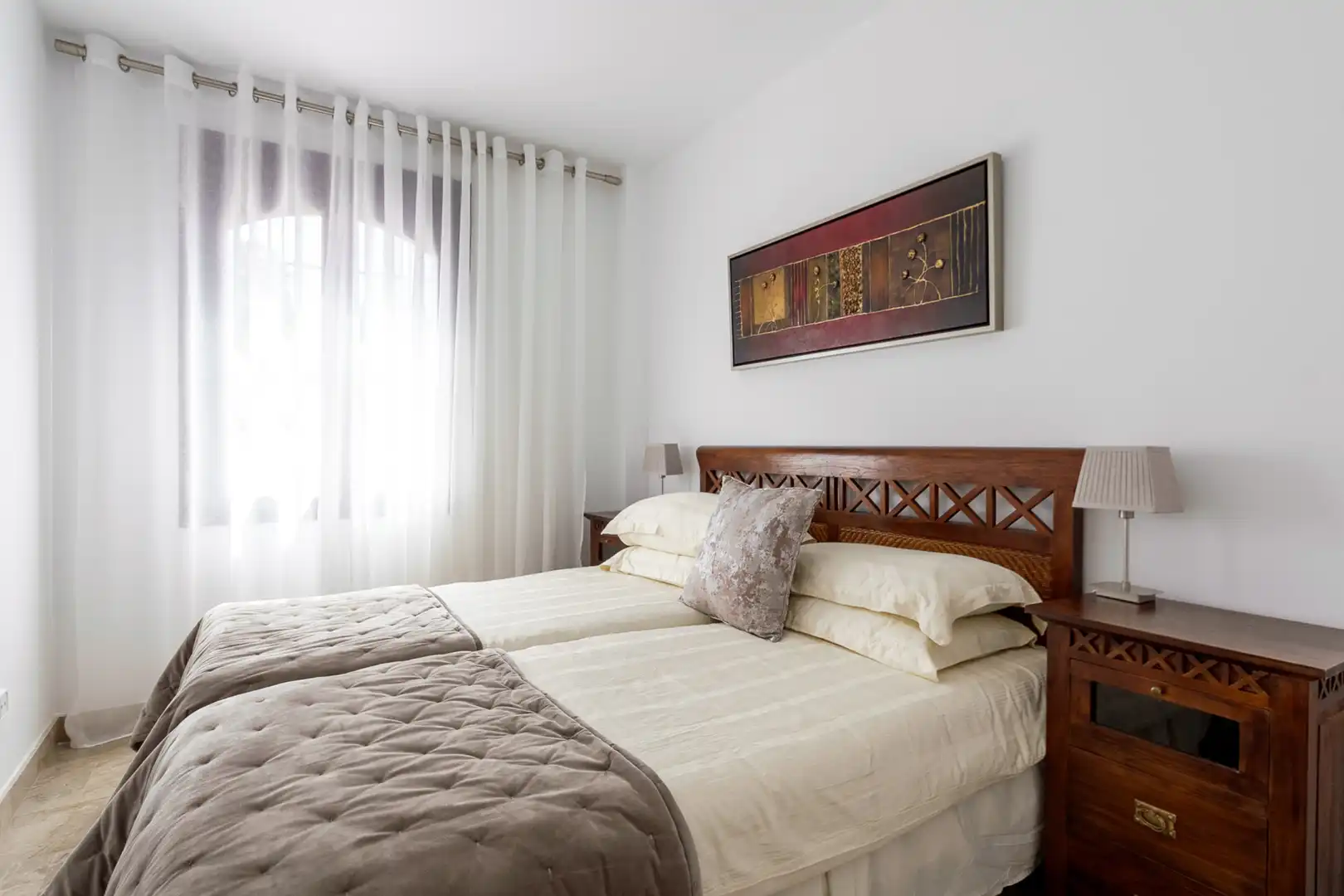 Habitación de Planta baja de alquiler en Estepona con Aire acondicionado, Jardín privado y Terraza