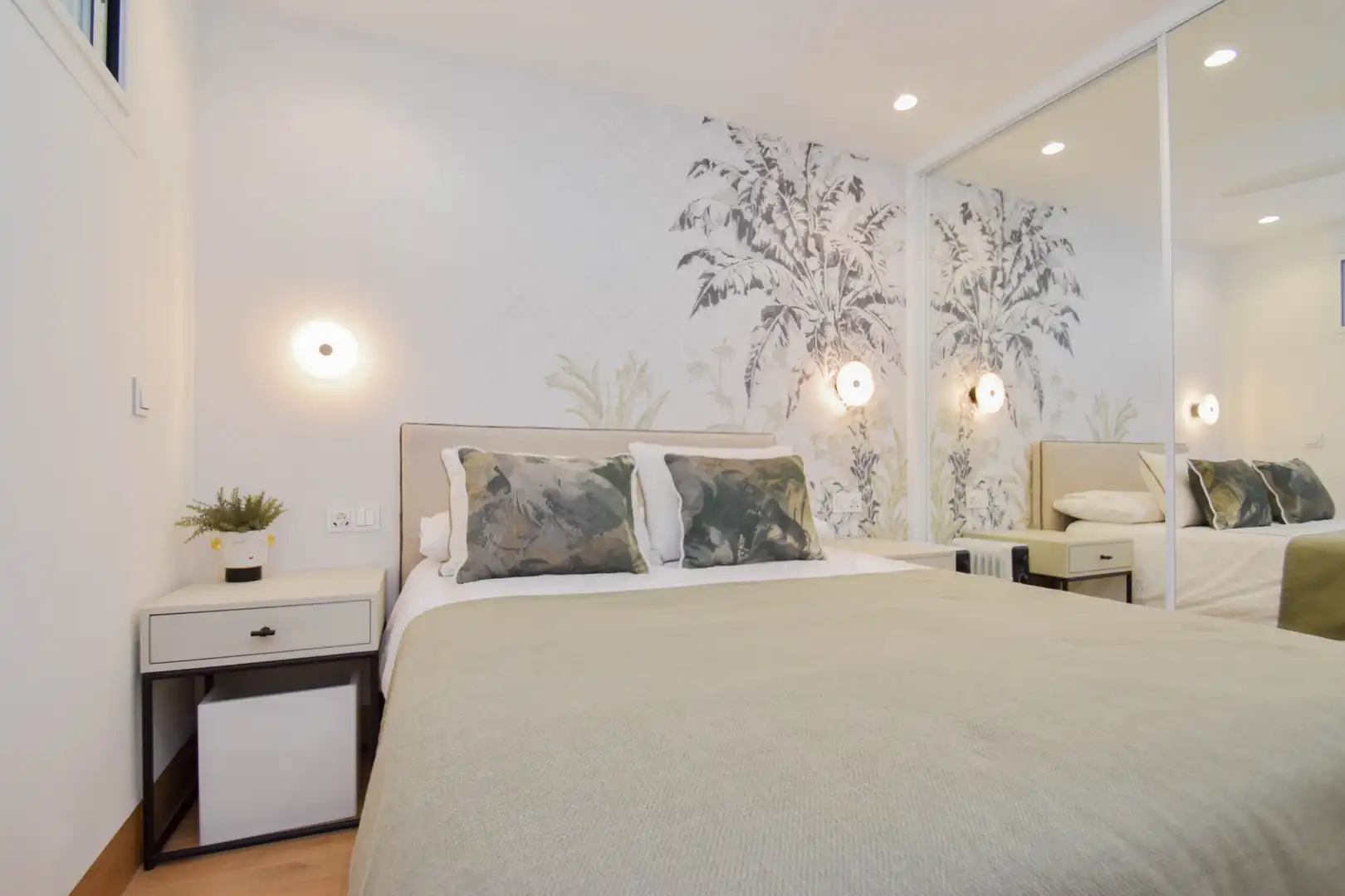 Bedroom of Flat for sale in Almuñécar  with Parquet flooring, Terrace and Furnished