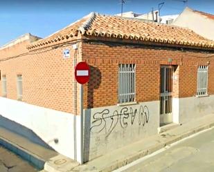 Exterior view of House or chalet for sale in Puertollano
