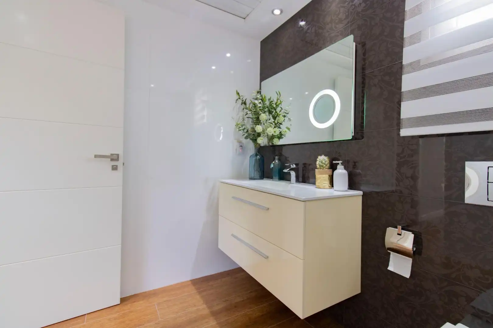 Bathroom of Houses for sale in Quart de Poblet