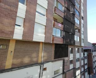 Vista exterior de Pis en venda en Ponferrada amb Terrassa i Traster