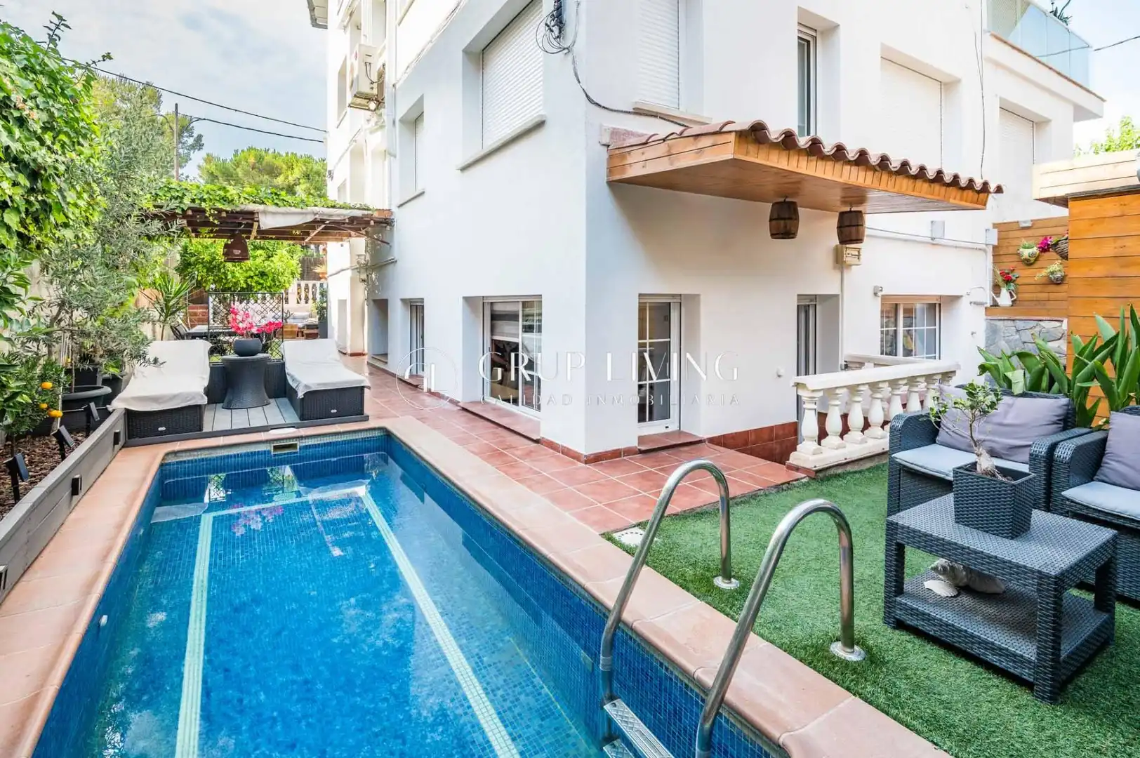 Vista exterior de Piso en venta en Sitges con Calefacción, Jardín privado y Terraza