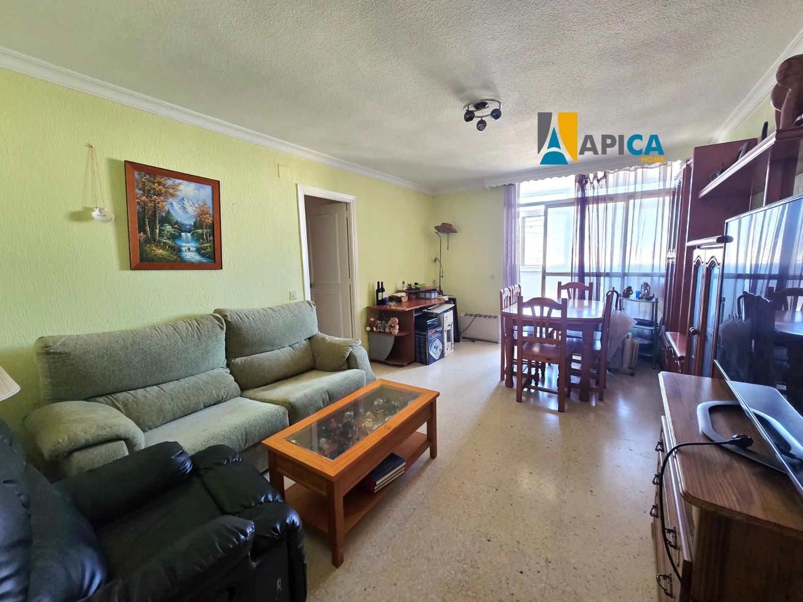 Living room of Flat for sale in La Línea de la Concepción  with Heating, Terrace and Furnished