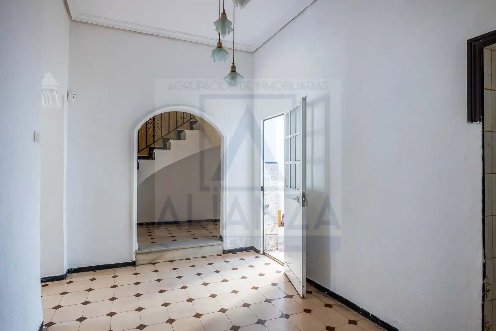 Casa adosada en venda en Camas amb Terrassa