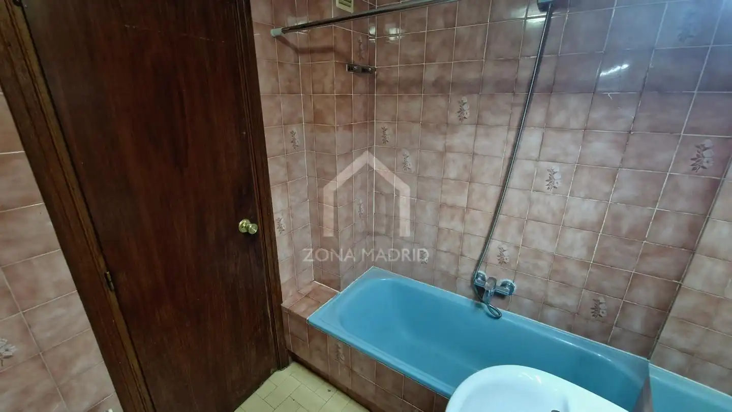 Bathroom of Flat for sale in Tetuán