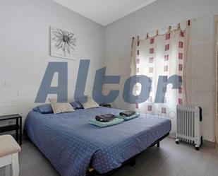 Bedroom of Flat for sale in  Madrid Capital