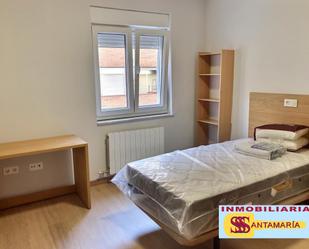 Bedroom of Flat to rent in Salamanca Capital  with Heating, Parquet flooring and Furnished