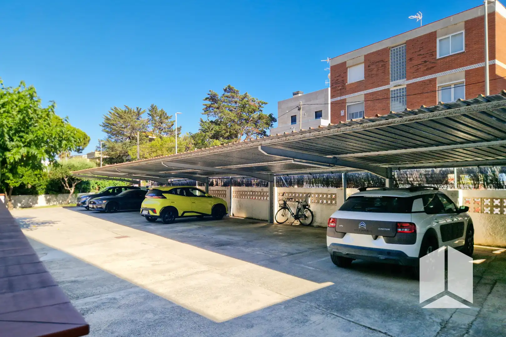 Aparcament de Dúplex en venda en Castelldefels amb Terrassa, Traster i Piscina