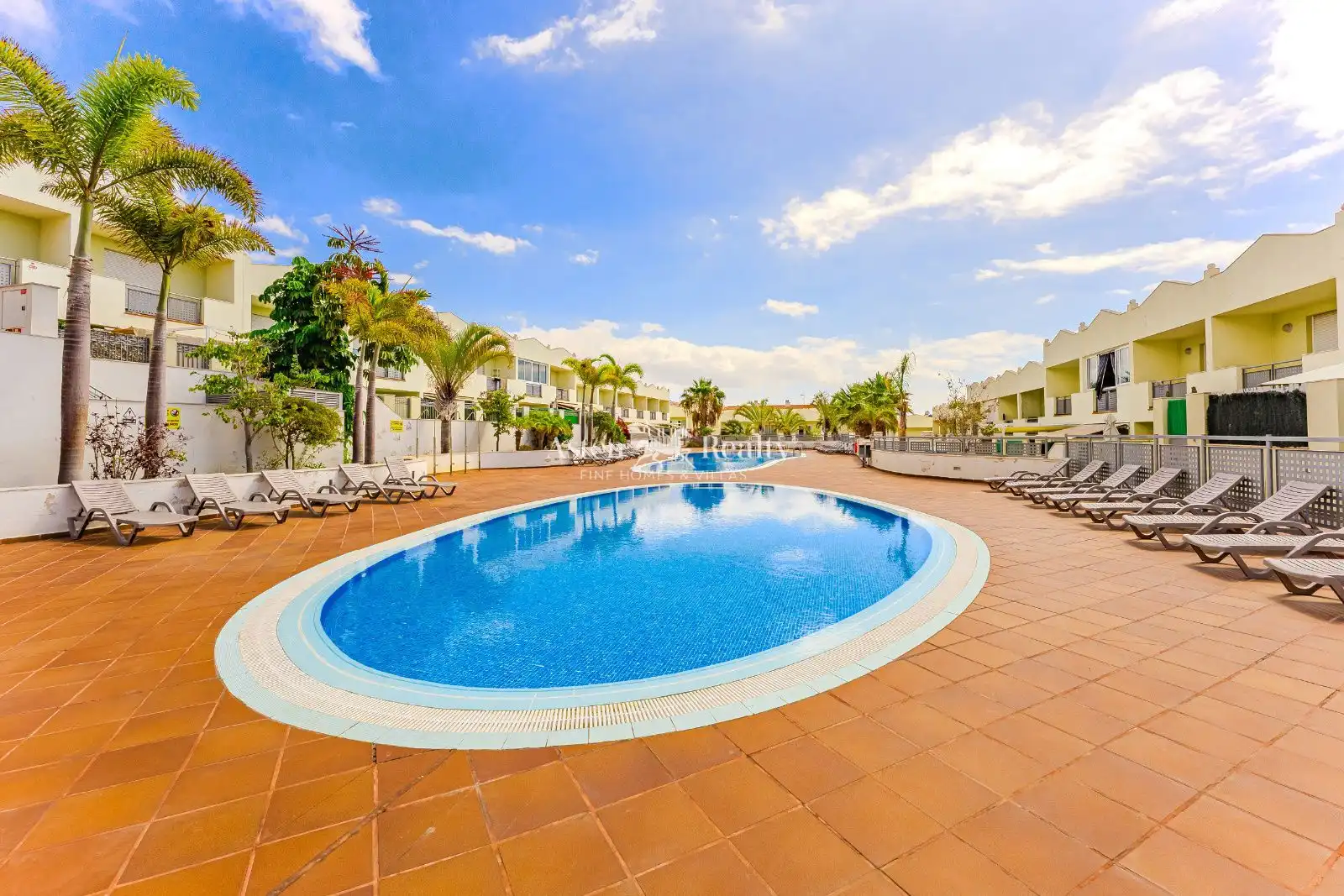 Piscina de Local en venta en Adeje con Aire acondicionado, Amueblado y Internet