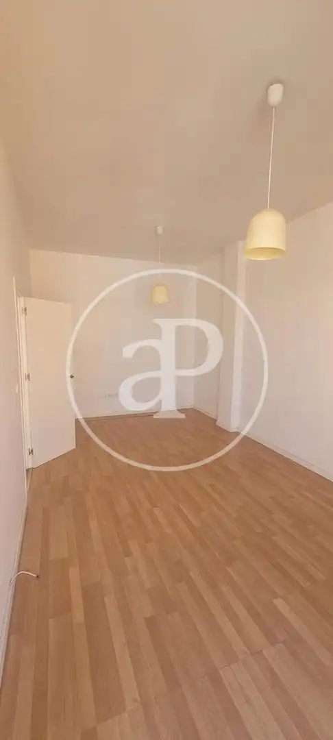 Schlafzimmer von Wohnung zur Miete in Valencia mit Klimaanlage, Möbliert und Balkon