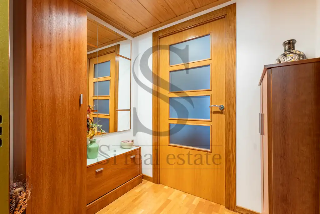 Flat for sale in Barcelona  with Air Conditioner and Parquet flooring