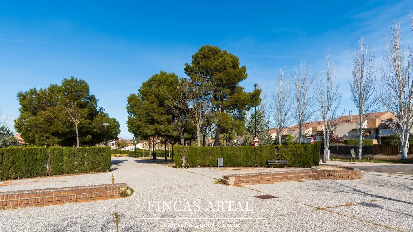 Casa o chalet en venta en Zaragoza con Aire acondicionado, Calefacción y Jardín privado