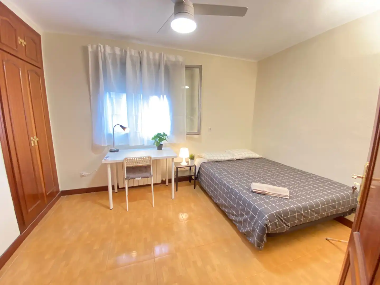 Room in Calle Pico de Alba, 2, Palomeras Bajas