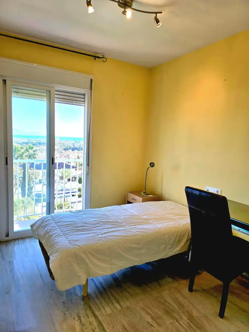 Schlafzimmer von Dachboden zum Verkauf in Málaga mit Klimaanlage, Terrasse und Gemeinschaftspool