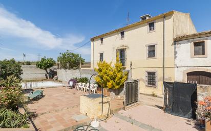 Vista exterior de Casa o xalet en venda en Vilafranca del Penedès amb Piscina i Balcó