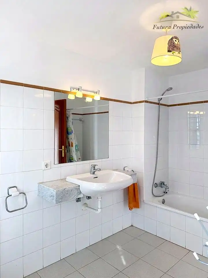 Baño de Piso en venta en Teguise con Terraza y Piscina comunitaria