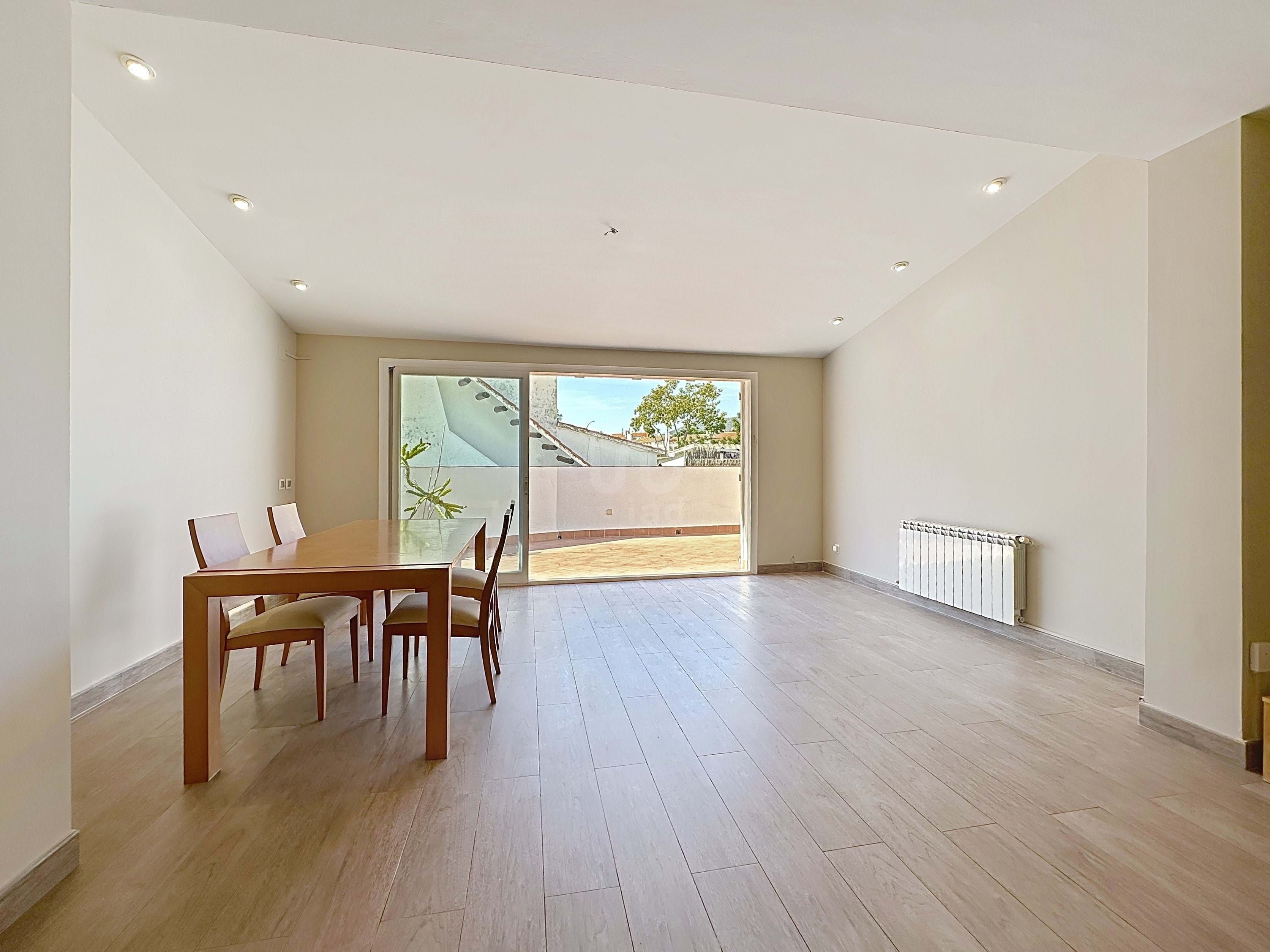 Living room of House or chalet for sale in Sant Pere de Ribes  with Air Conditioner, Heating and Terrace