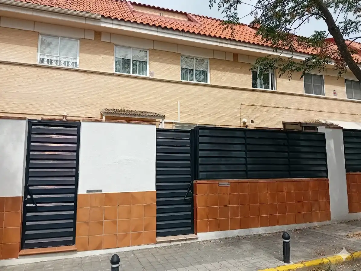 Vista exterior de Casa o xalet en venda en Ciudad Real amb Aire condicionat, Calefacció i Terrassa