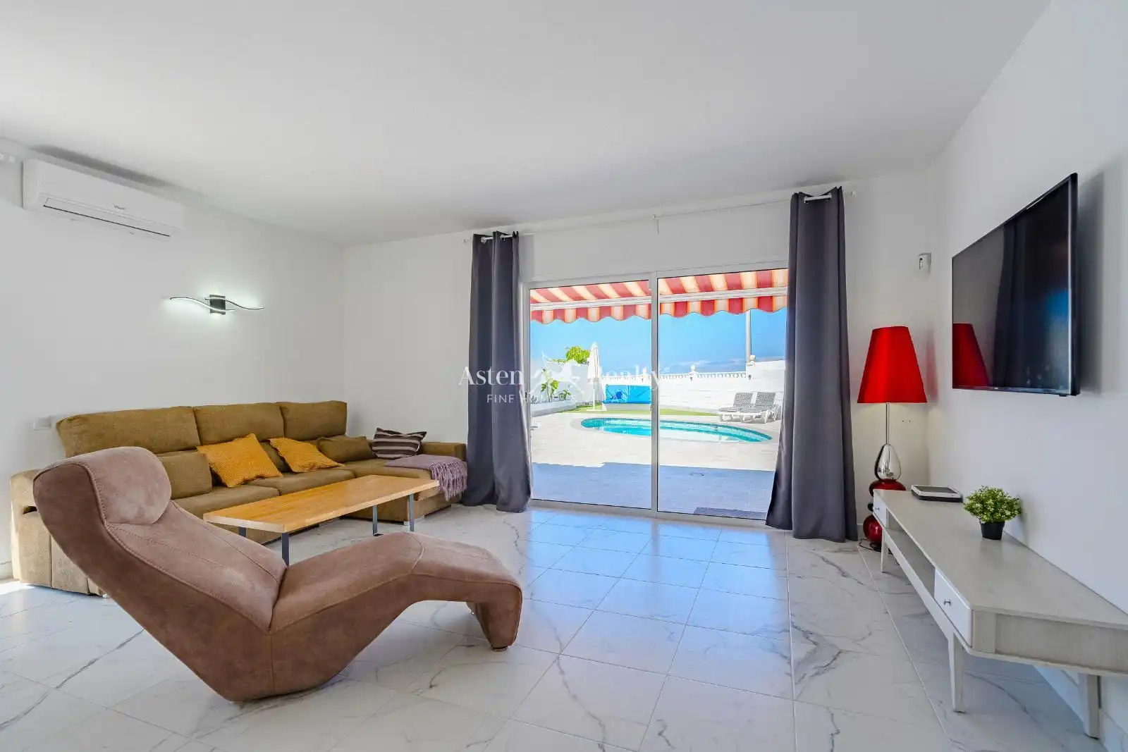 Sala d'estar de Casa o xalet en venda en Adeje amb Aire condicionat, Terrassa i Traster