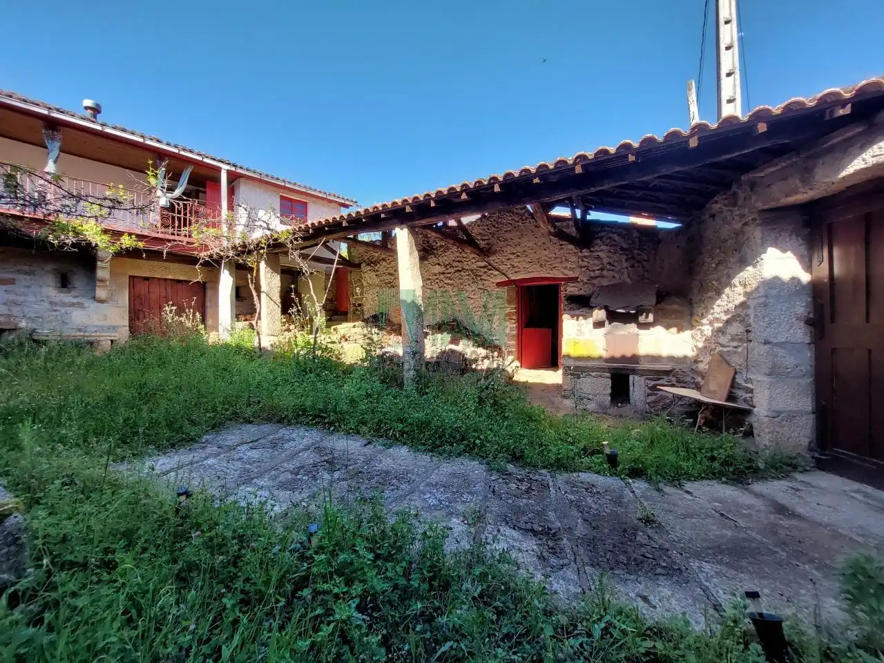 Vista exterior de Casa o xalet en venda en Castrelo de Miño amb Jardí privat i Balcó