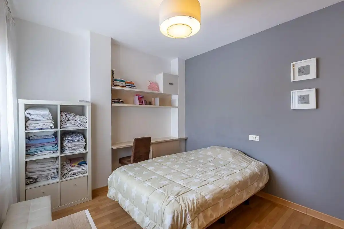 Habitación de Casa adosada en venta en Armilla con Calefacción, Terraza y Amueblado