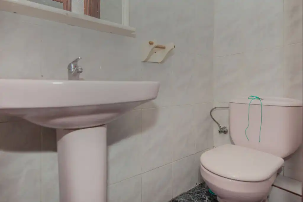 Bathroom of Flat for sale in Barcelona