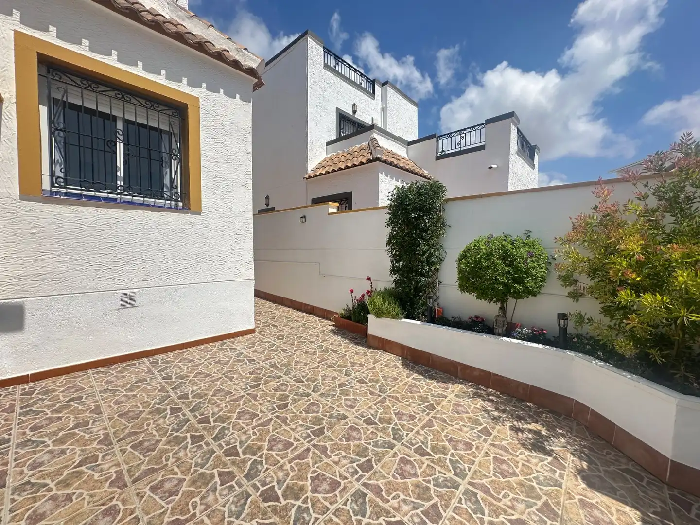Vista exterior de Casa adosada en venta en Orihuela con Aire acondicionado, Piscina y Amueblado