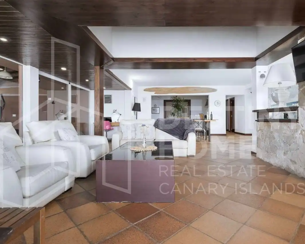Sala d'estar de Casa o xalet en venda en La Oliva amb Jardí privat, Traster i Piscina