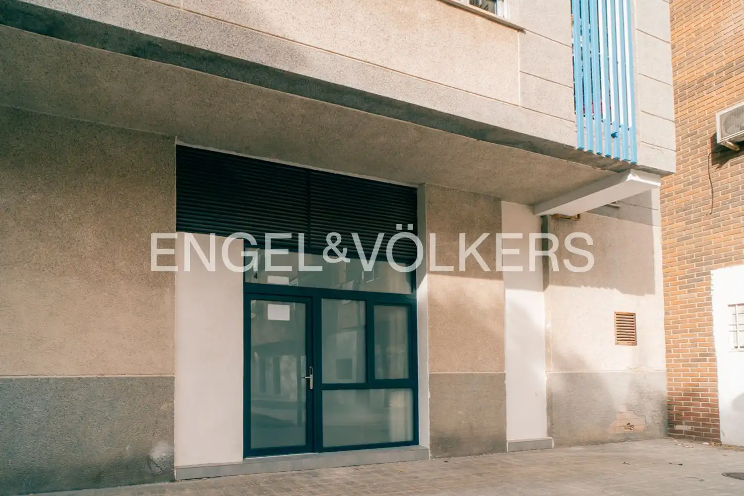 Exterior view of Apartments for sale in Valencia  with Air Conditioner, Heating and Furnished