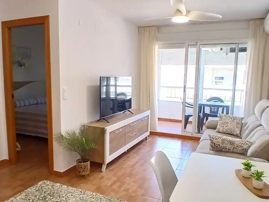 Apartment with lift to rent in Carrer José Segrelles 22