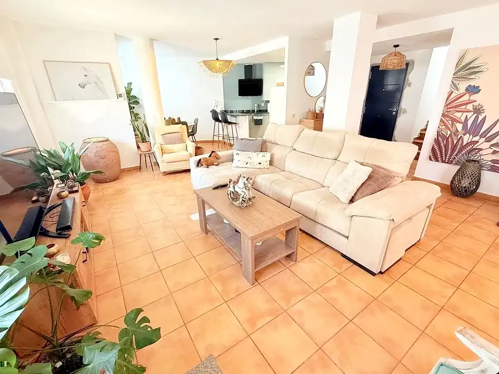 Sala de estar de Dúplex en venta en Vélez-Málaga con Aire acondicionado, Terraza y Trastero