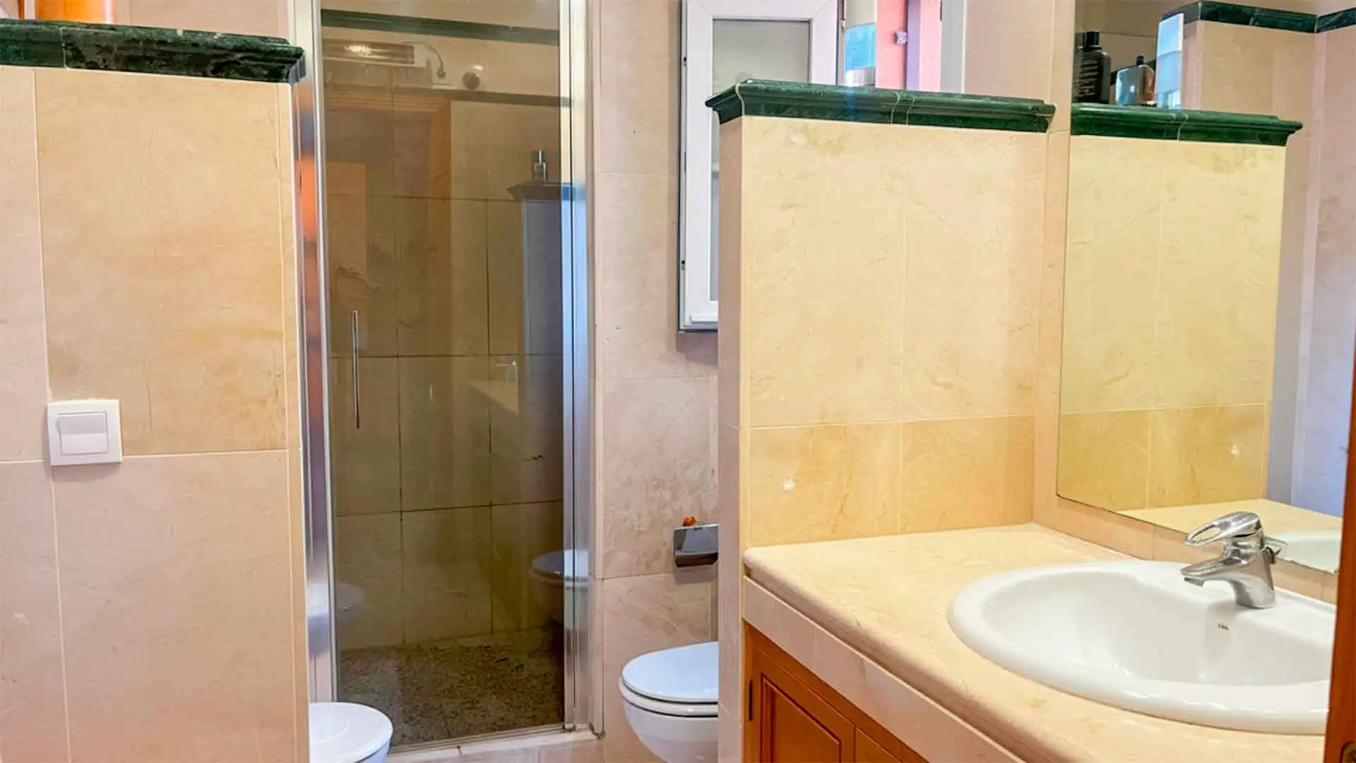 Bany de Casa adosada en venda en Marbella amb Aire condicionat, Jardí privat i Terrassa