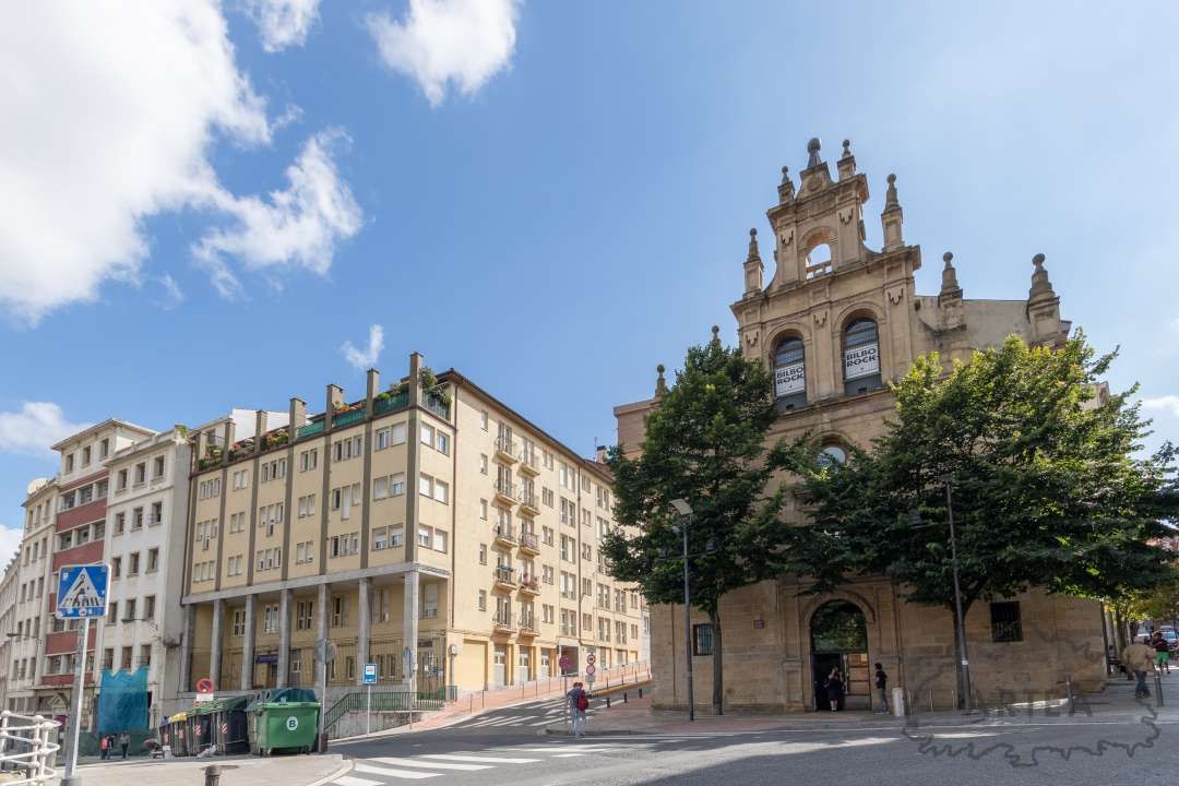Vista exterior de Oficina en venta en Bilbao  con Calefacción