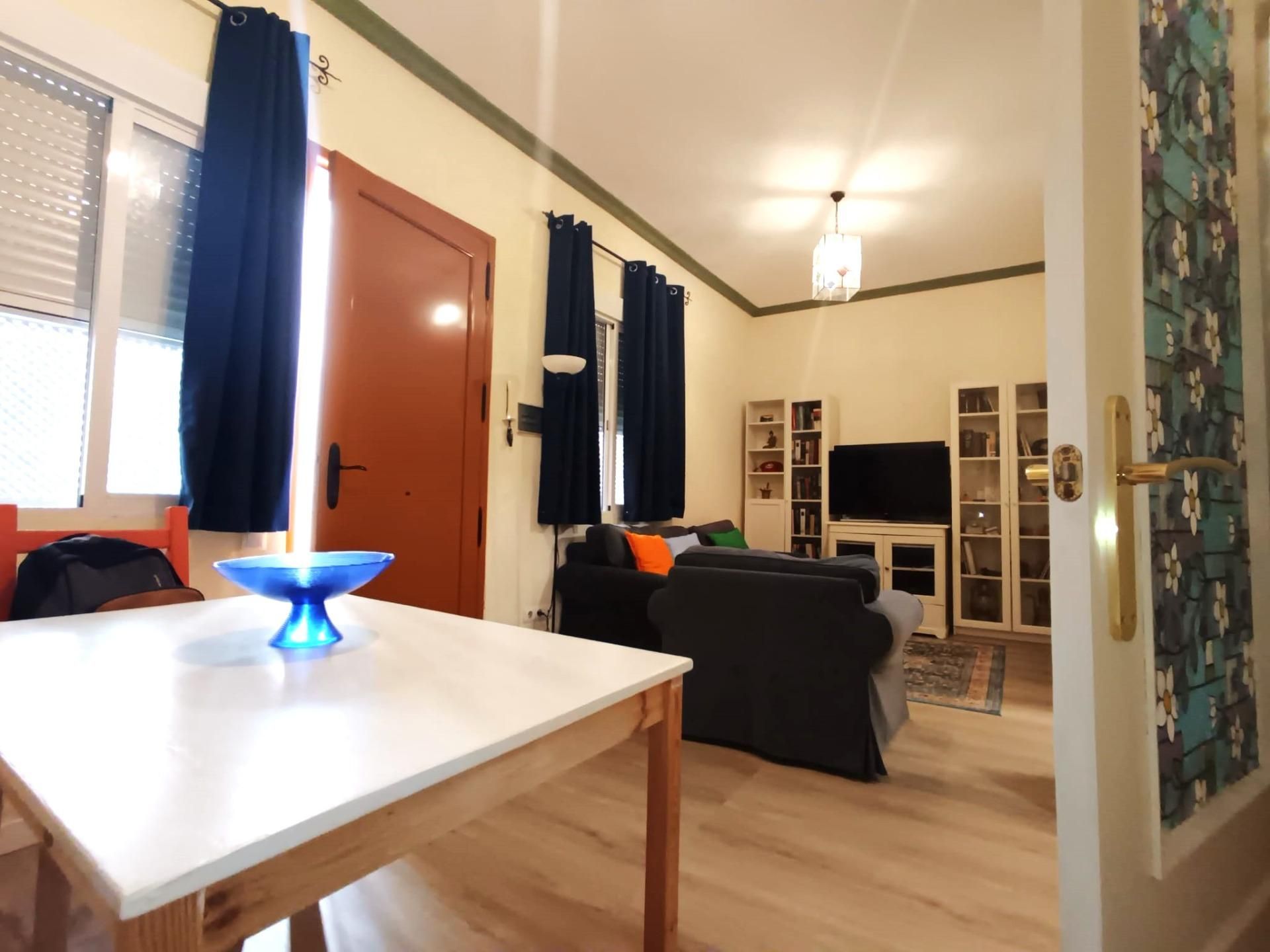 Living room of Flat for sale in  Sevilla Capital  with Air Conditioner, Heating and Parquet flooring