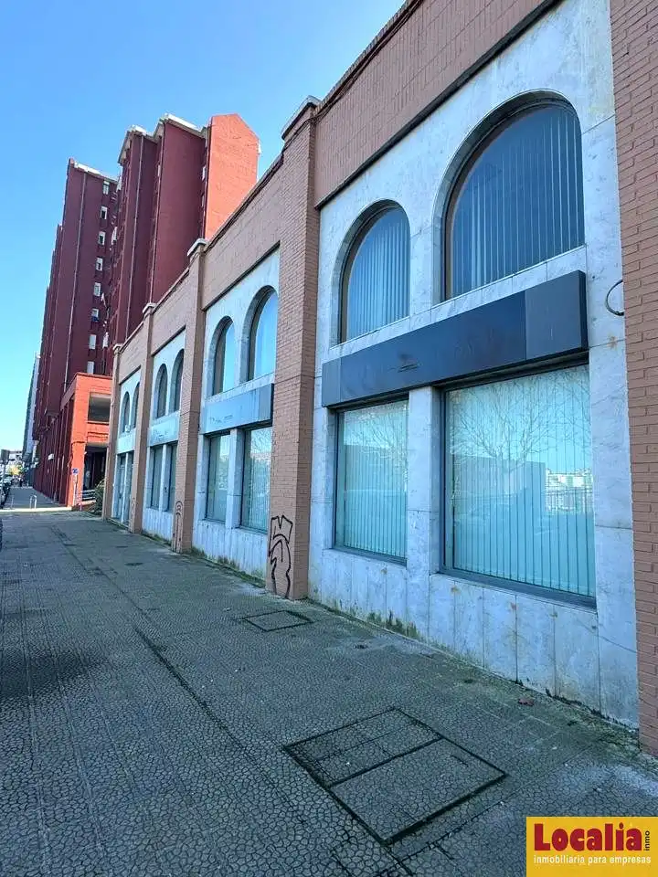 Local comercial en venta en De Los Castros