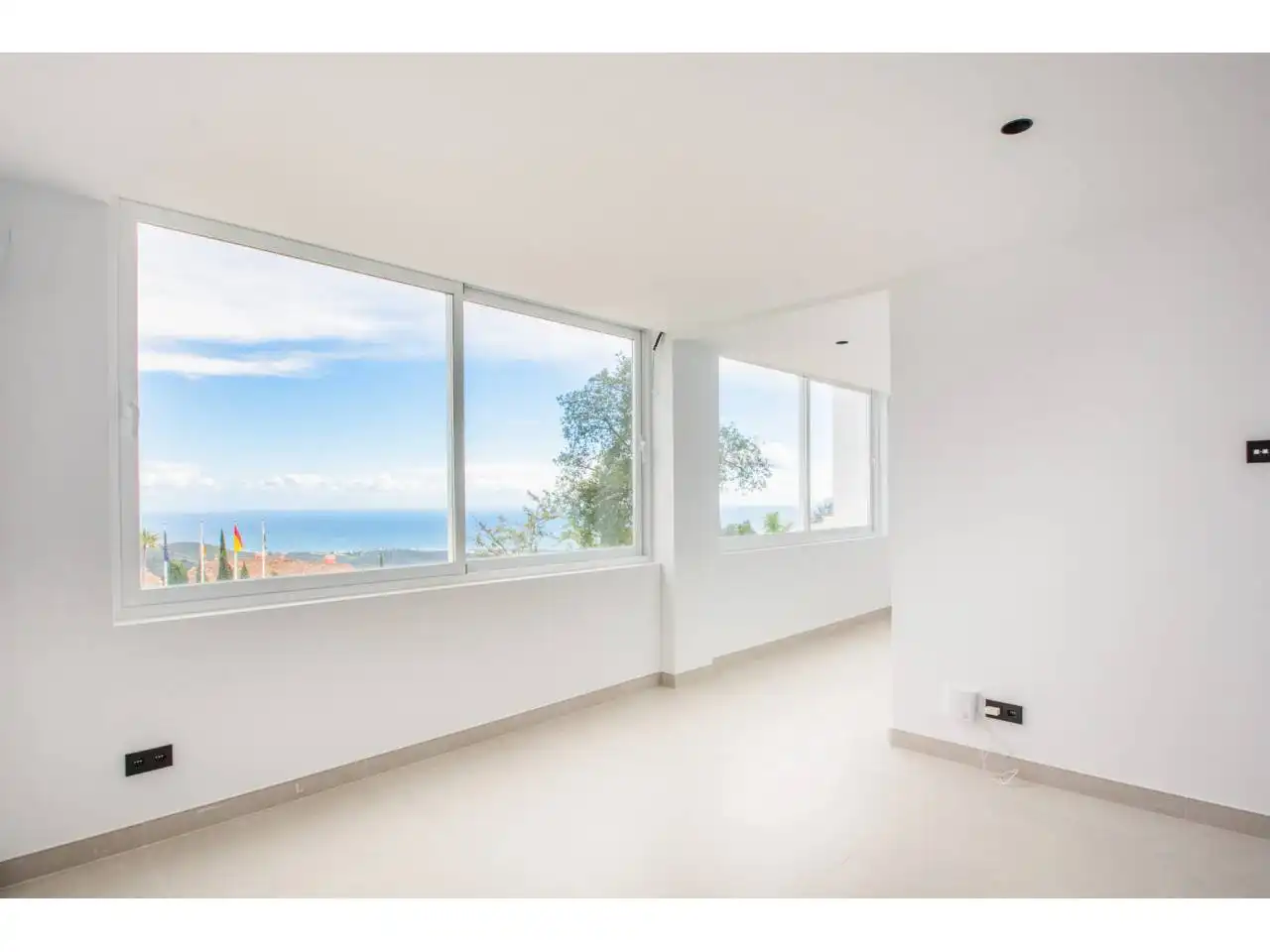 Sala d'estar de Apartament de lloguer en Ojén amb Aire condicionat, Calefacció i Terrassa