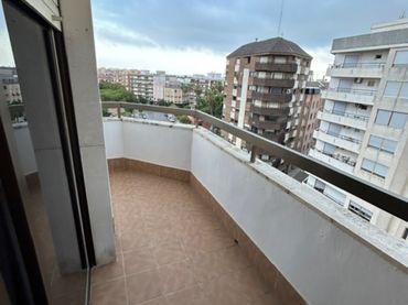 Pis amb balcó en venda a Centro Ciudad