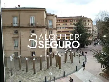 Vista exterior de Piso de alquiler en Vitoria - Gasteiz con Calefacción