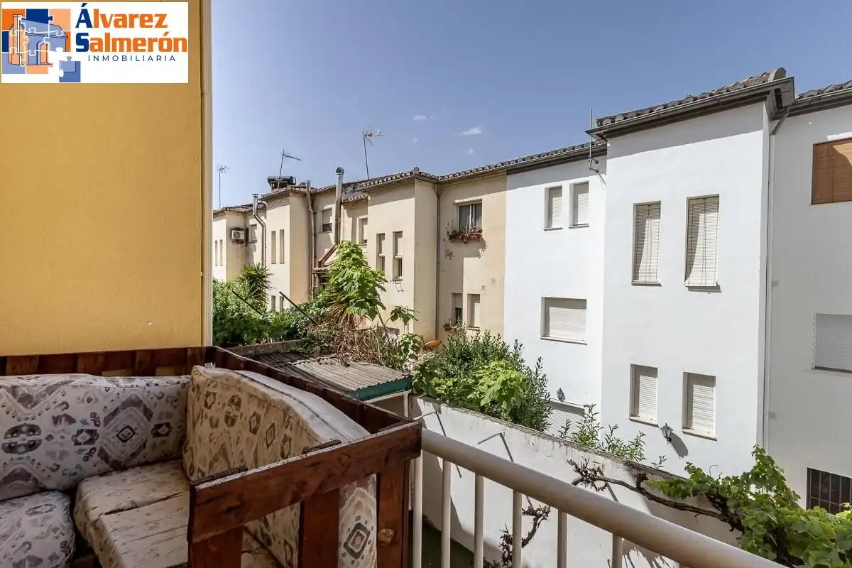Vista exterior de Casa adosada en venta en Huétor Vega con Terraza