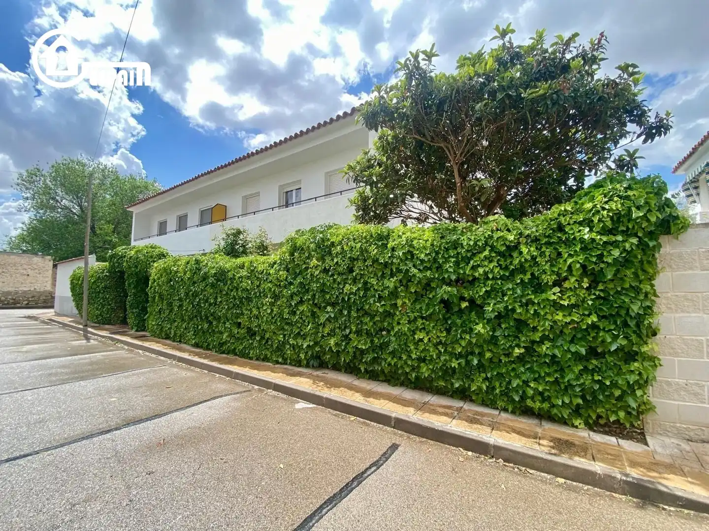 Vista exterior de Casa adosada en venta en Lillo con Calefacción, Jardín privado y Terraza