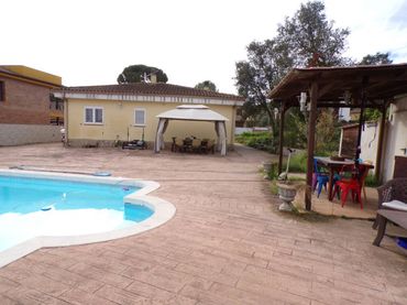 Casa con piscina in vendita a Calle riureda de can roig 1