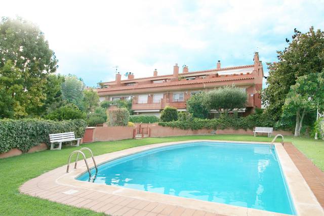 Casa adosada en Alquiler en Can Sans