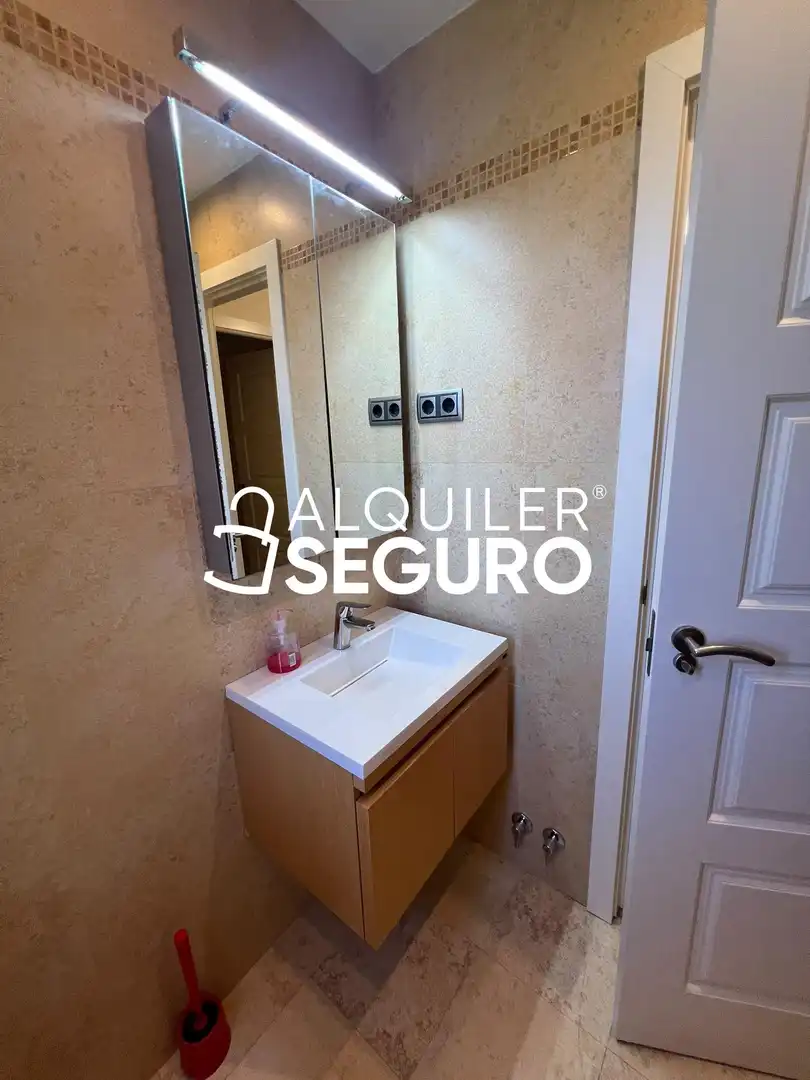 Bathroom of Flat for rent in Tres Cantos  with Air Conditioner and Heating