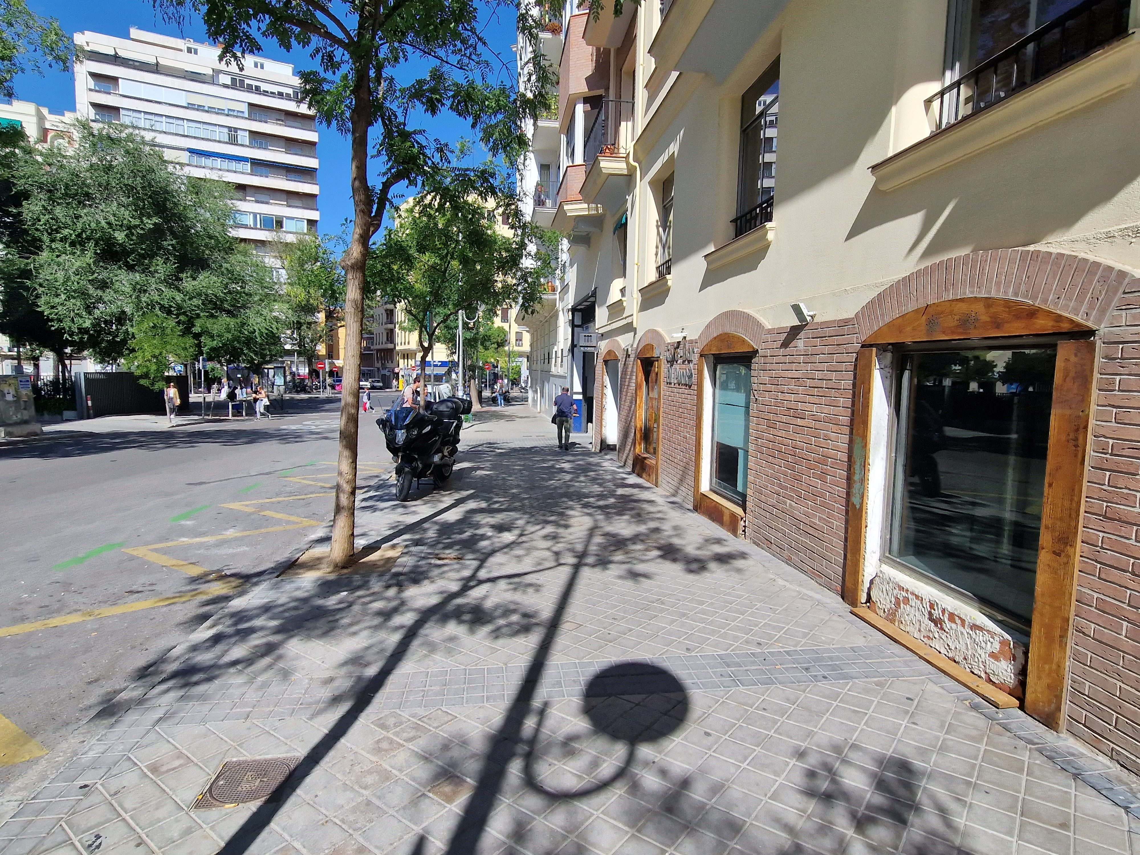 Exterior view of Premises for sale in  Madrid Capital