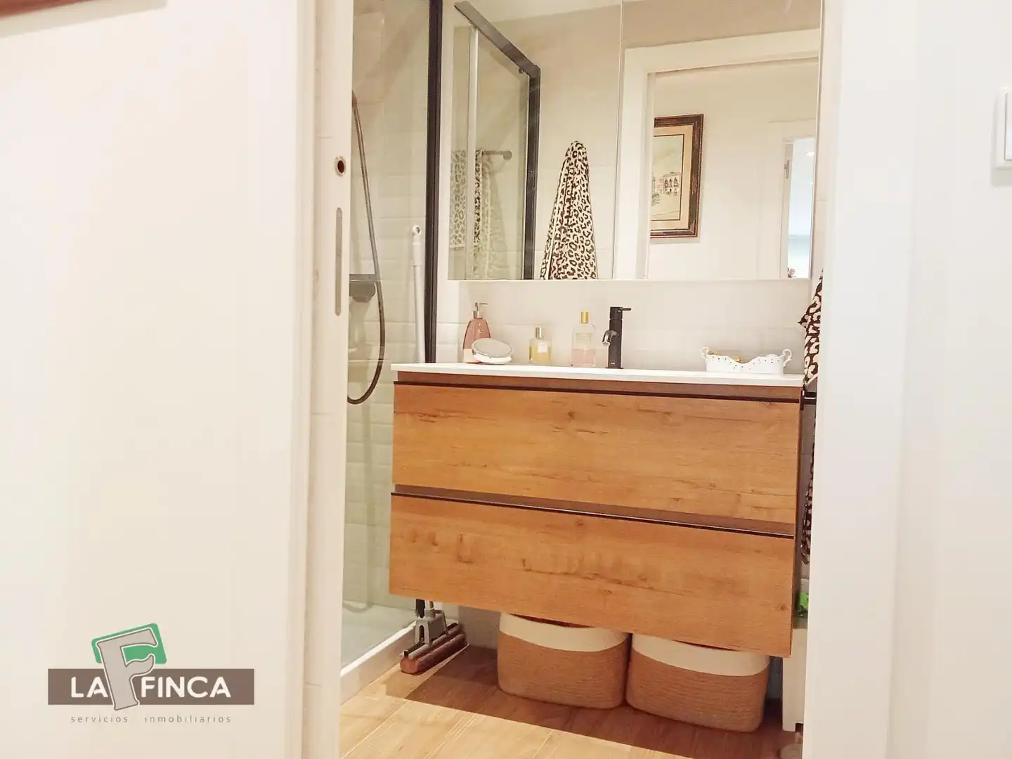 Badezimmer von Wohnung zum Verkauf in Oviedo  mit Heizung, Terrasse und Abstellraum