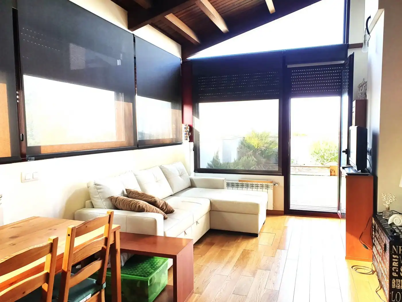 Sala d'estar de Àtic de lloguer en Riba-roja de Túria amb Aire condicionat, Calefacció i Parquet