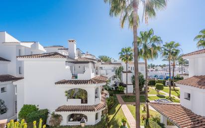 Vista exterior de Àtic en venda en Marbella amb Aire condicionat i Terrassa