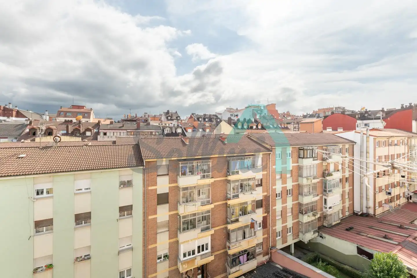 Außenansicht von Wohnung zur Miete in Oviedo  mit Heizung, Terrasse und Möbliert